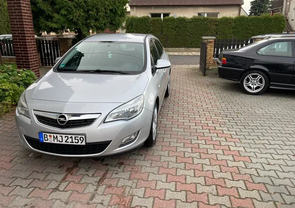 samochody osobowe Opel Astra cena 16900 przebieg: 224000, rok produkcji 2010 z Kostrzyn